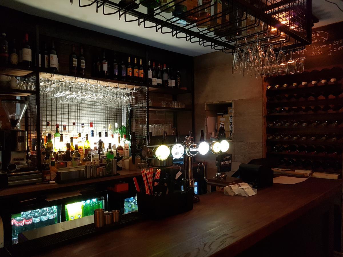 The Angel Inn Уорминстер Экстерьер фото